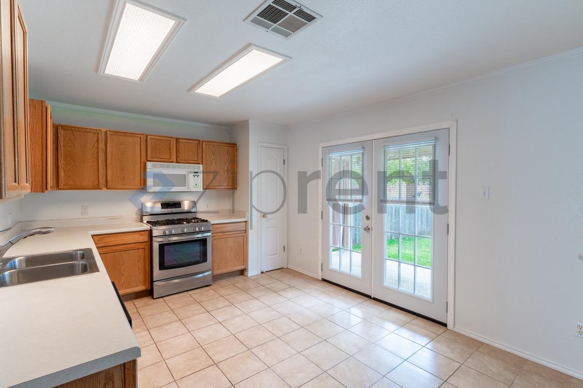 Building Photo - Unit