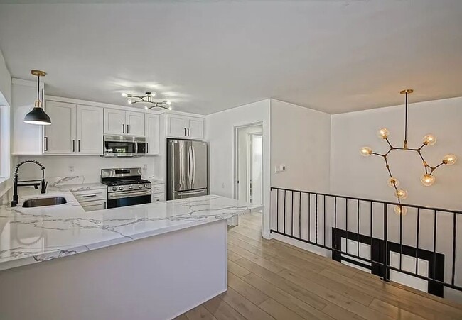 Building Photo - Hill Section 3BD Home with Large Backyard & Renovated Quartz Kitchen