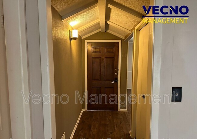 Building Photo - 3643 Richwood Dr