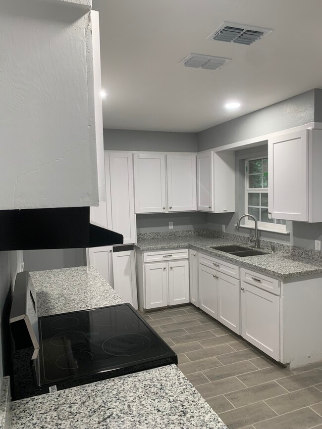 Primary Photo - 2302 E Bowie Ave