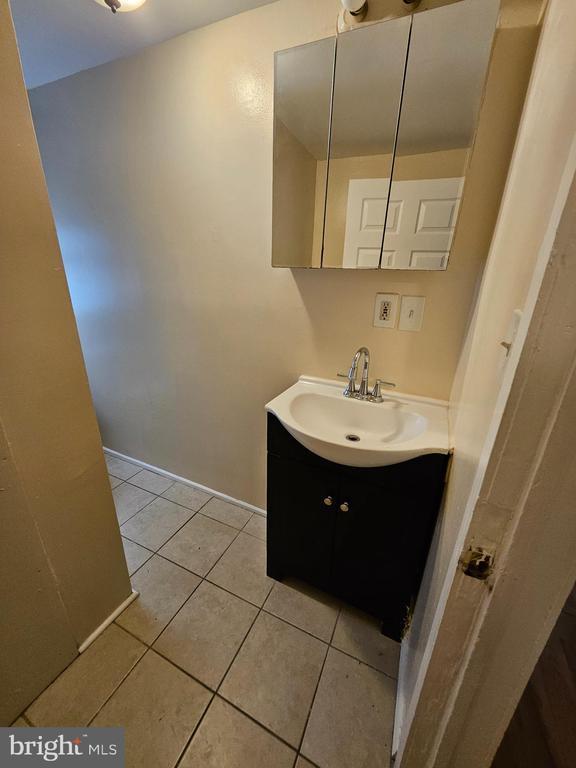 Building Photo - 324 Mary St