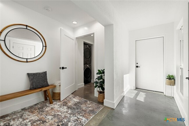 Building Photo - 1210 Angelina St