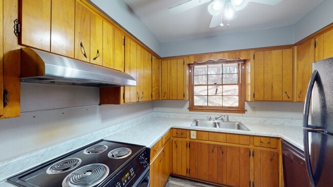 Building Photo - Roomy 3/2, quiet neighborhood/Lawncare inc...