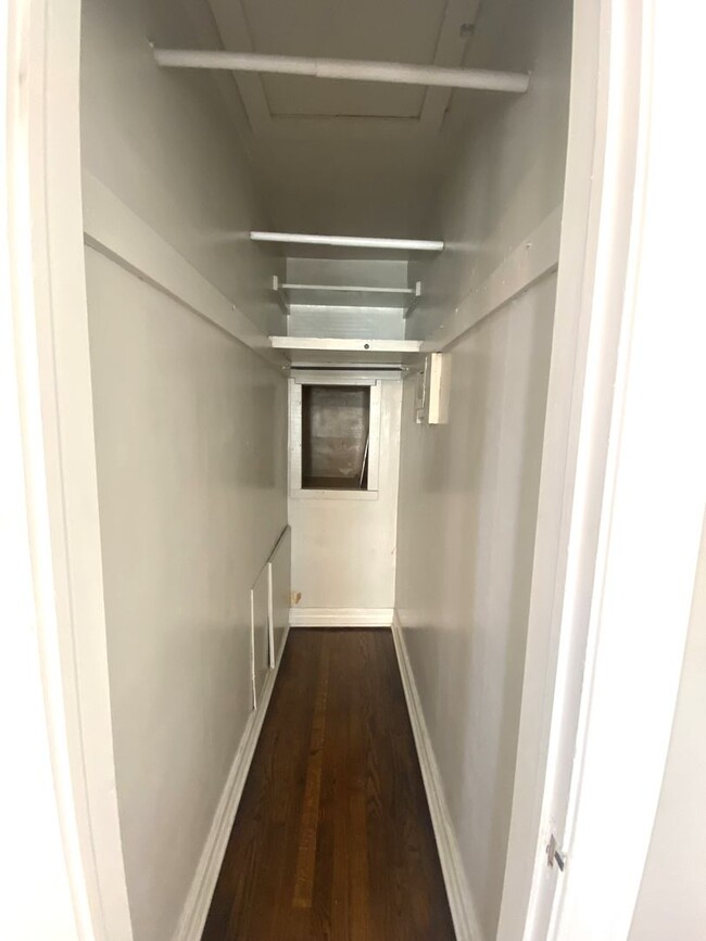 Building Photo - Upstairs 1 bed 1 bath in Linnwood Place Ad...