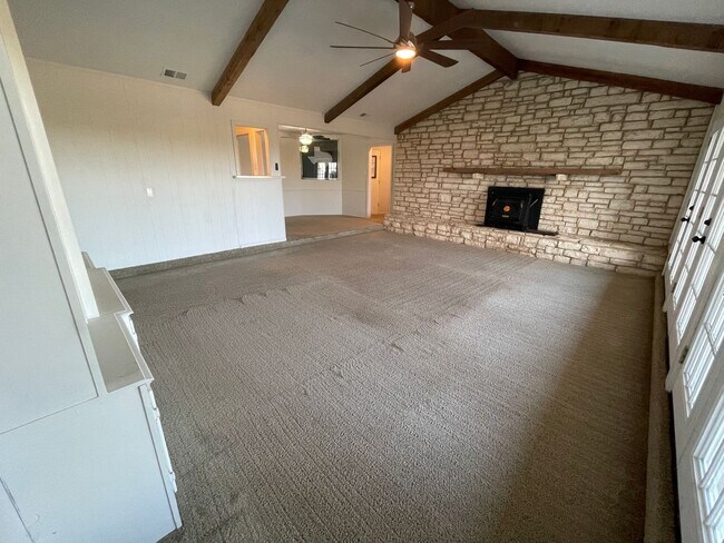 Building Photo - 4-Bedroom House for Rent in Copperas Cove