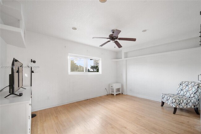 Building Photo - 905 Sunrise Ln