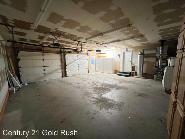 Building Photo - 4 br, 2 bath House - 2500 Mission Road