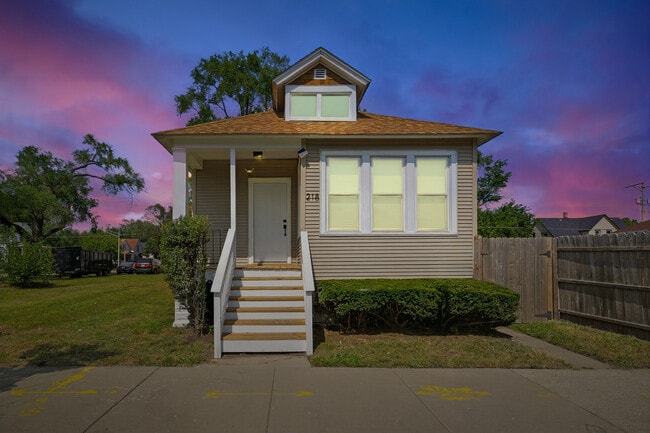 Building Photo - 218 W 115th St