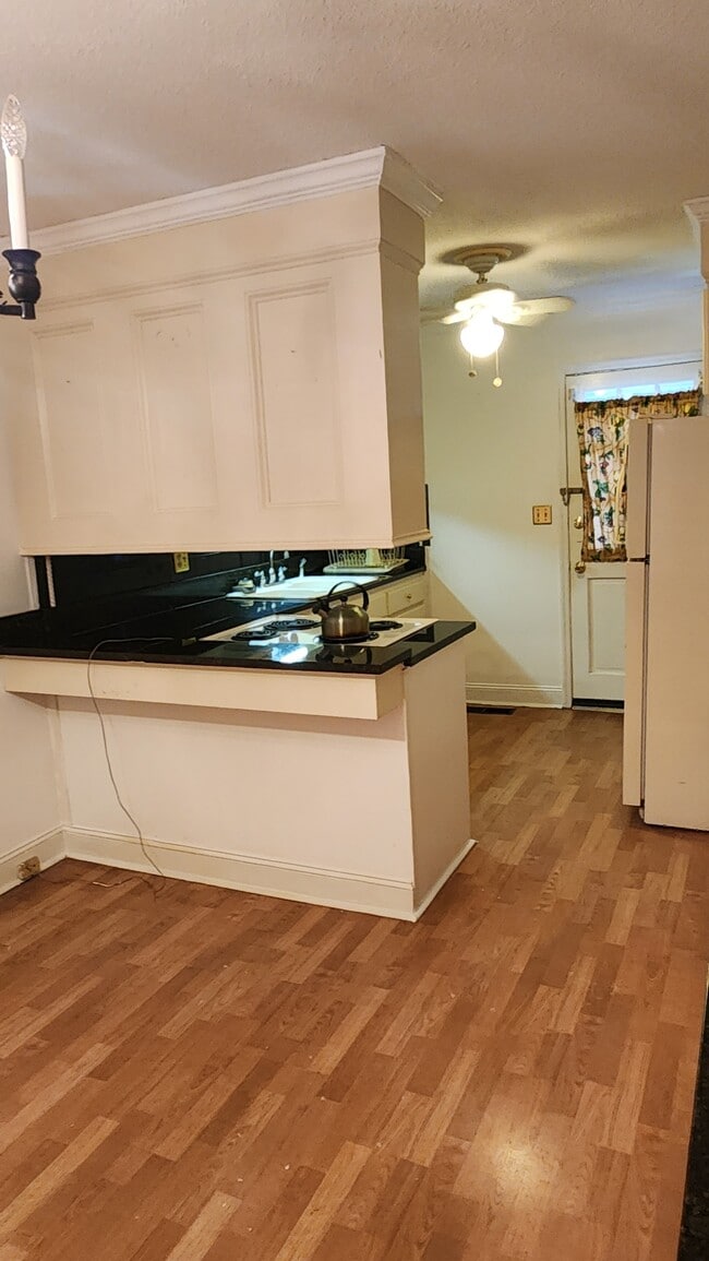 Building Photo - 110 May Ln