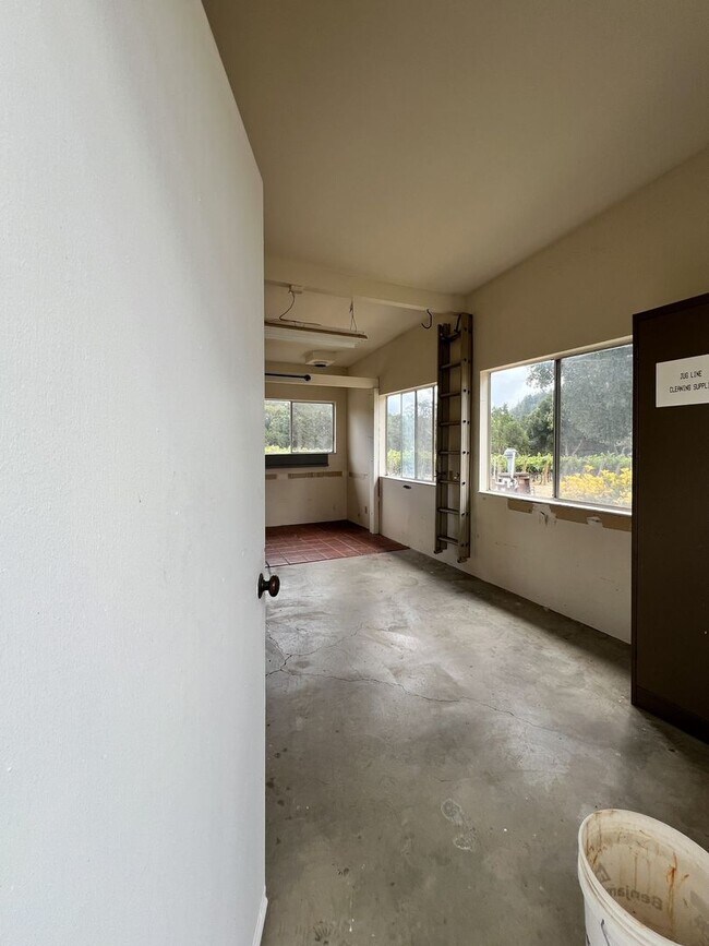 Building Photo - Three Bedroom St. Helena Home with Stunnin...
