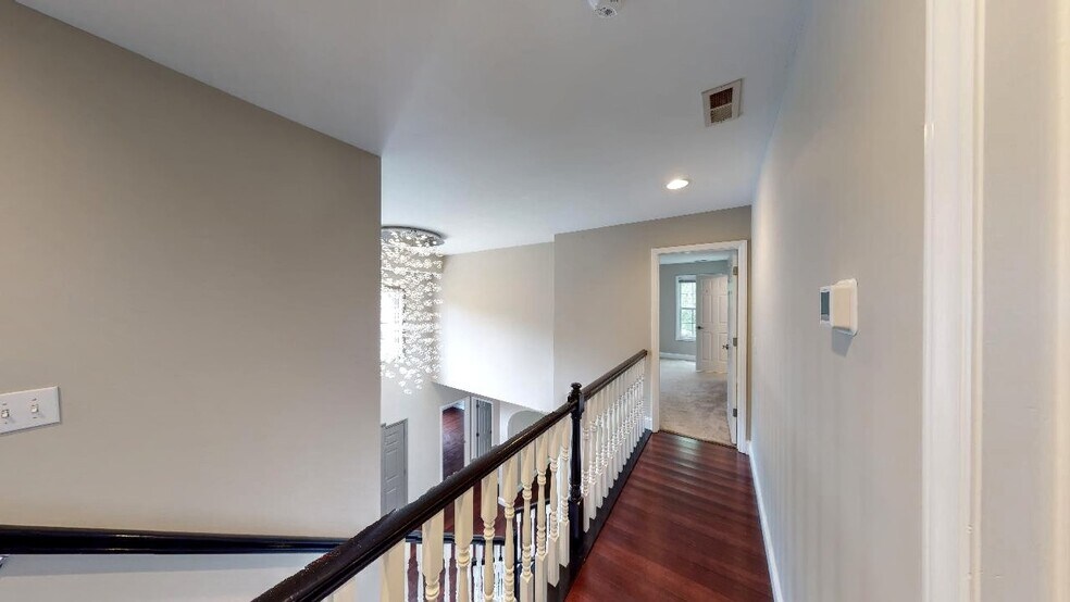 Building Photo - 425 New Parkside Dr