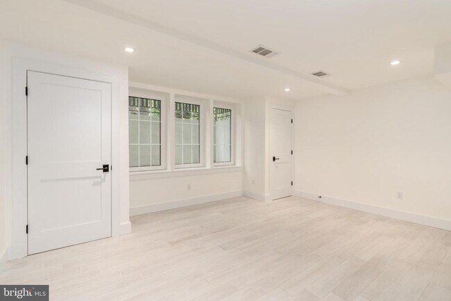 Building Photo - 3903 Legation St NW