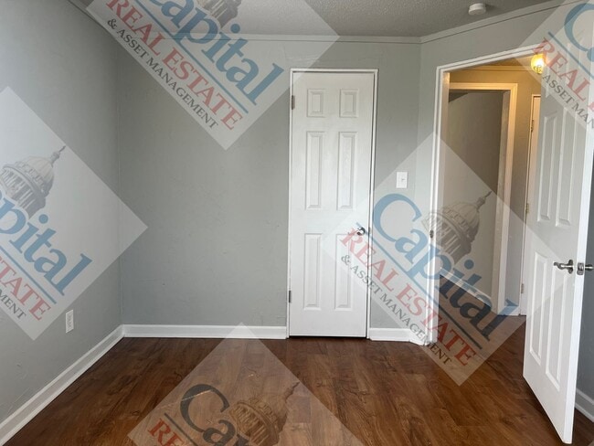 Building Photo - Take the Key!!!