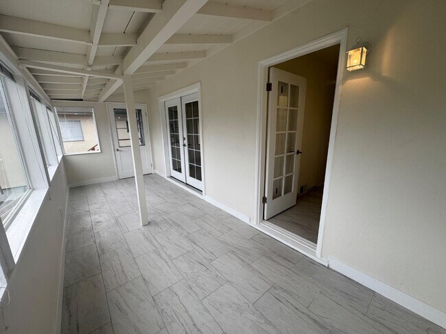 Building Photo - 429 Larkin St