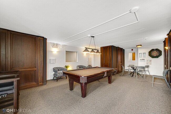 Building Photo - 6033 N Sheridan Rd