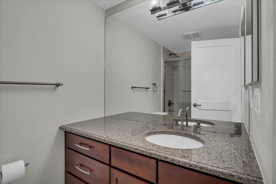 Building Photo - 411 S Old Woodward Ave