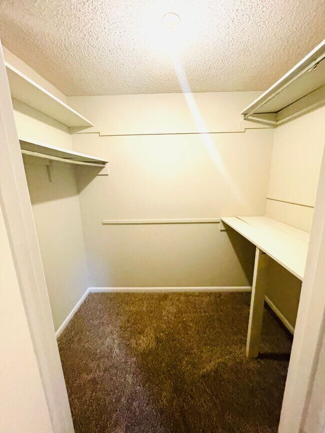 Building Photo - ** 4 Bed 2 Bath located in Brentwood ** Ca...