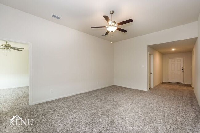 Building Photo - 111 Palomino Bnd Dr