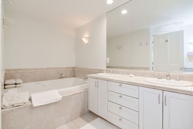 Building Photo - Winter Rental: Waterfront 3 Bed/3 Bath on Rocky Neck