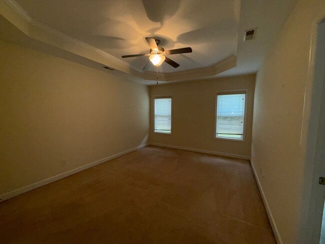 Building Photo - Beautiful 4 bedroom, 2 bath house