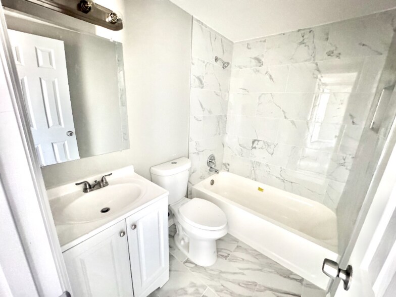 Building Photo - 5928-5930 13th St Ct E