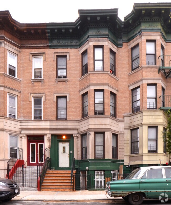 Primary Photo - 1550 Bryant Ave