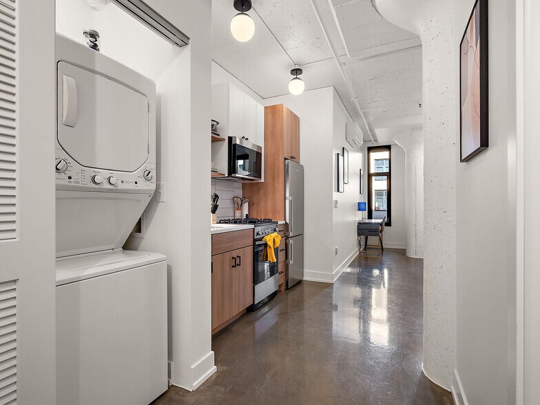 Building Photo - 608 N 3rd St