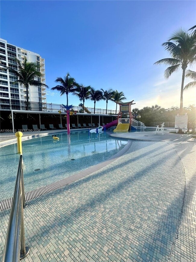 Building Photo - 9225 Collins Ave