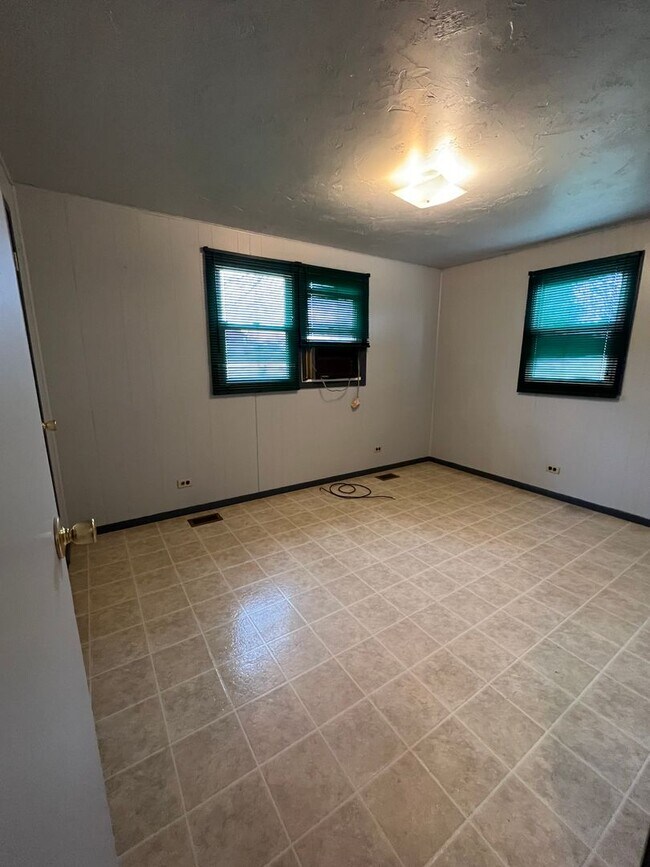 Building Photo - 2546 W Shoff