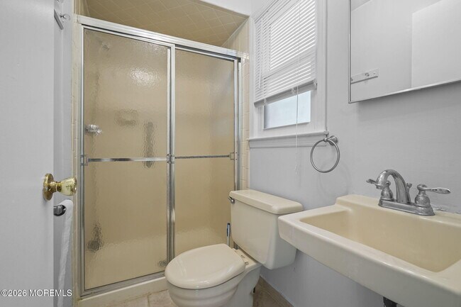 Building Photo - 6 Rockwell Cir