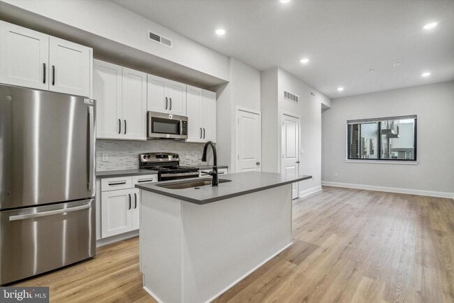 Building Photo - 2143 E Lehigh Ave