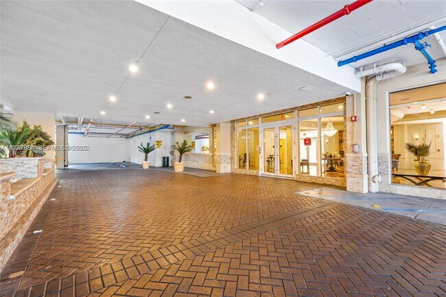 Building Photo - 3232 SW 22nd Terrace