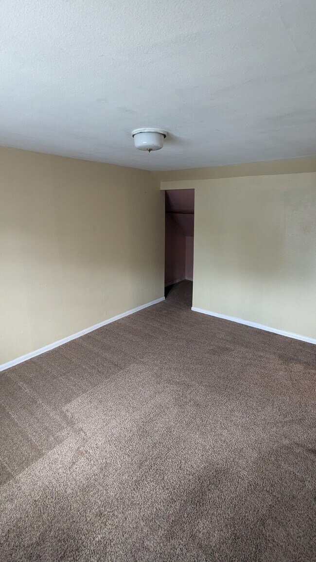 Building Photo - 1007 Della Ave