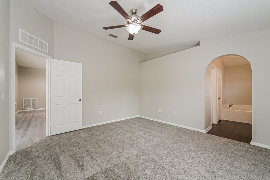 Building Photo - 433 Hammerstone Ave