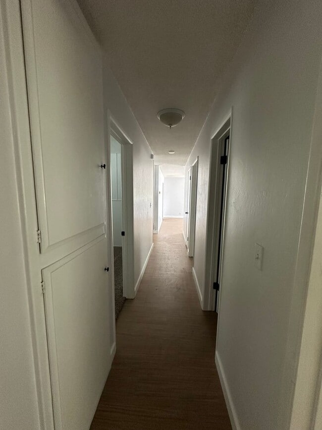 Building Photo - 4 BD/ 2 BA House - Sunnymead Blvd.