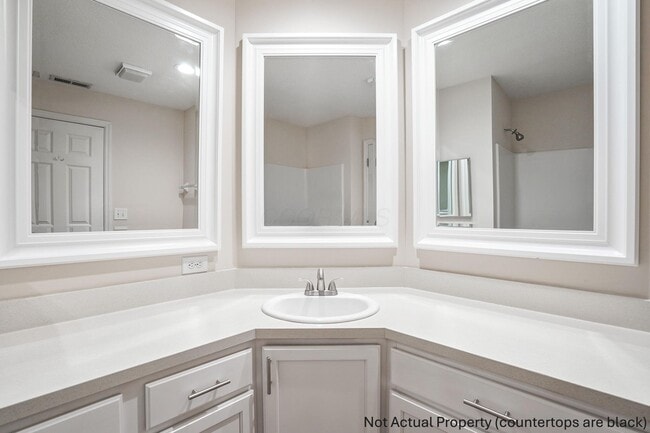 Building Photo - 4947 Stratford Pine Ln