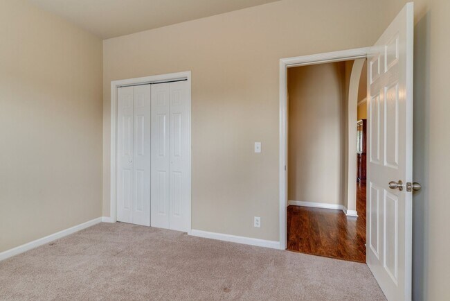 Building Photo - Beautiful 2-Bed, 2.5-Bath Townhouse in Har...