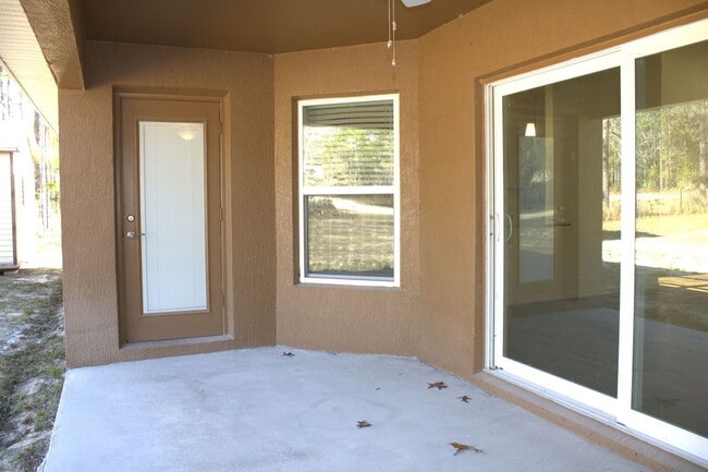 Building Photo - 3/2/2 in Royal Highlands