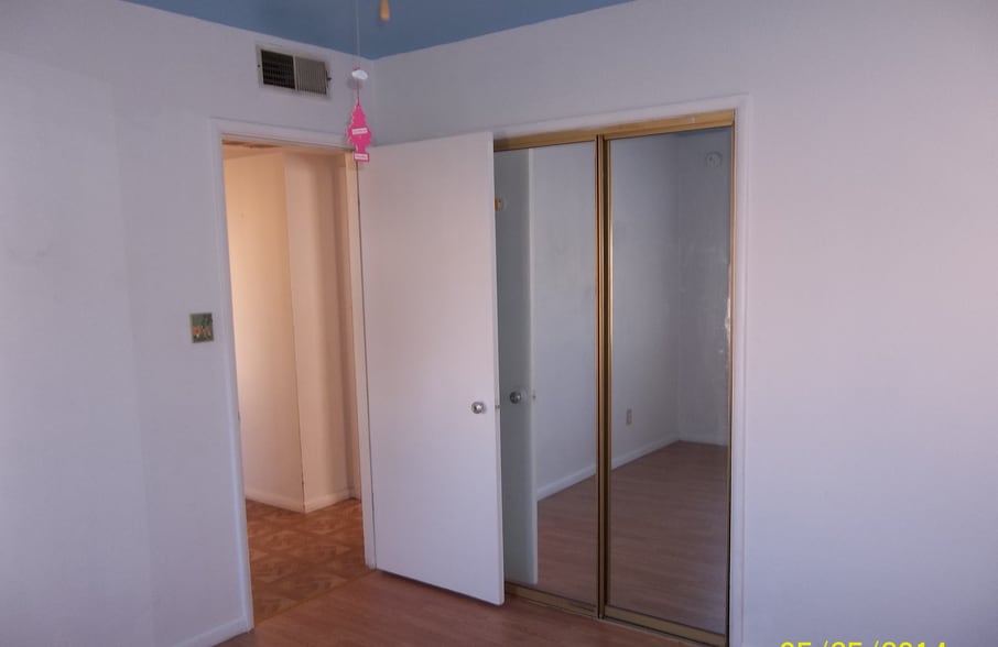 Building Photo - 300 Griffiths St