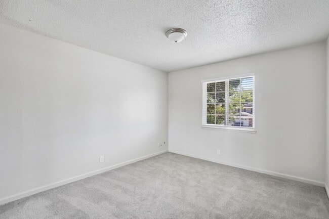 Building Photo - 9101 La Riviera Dr