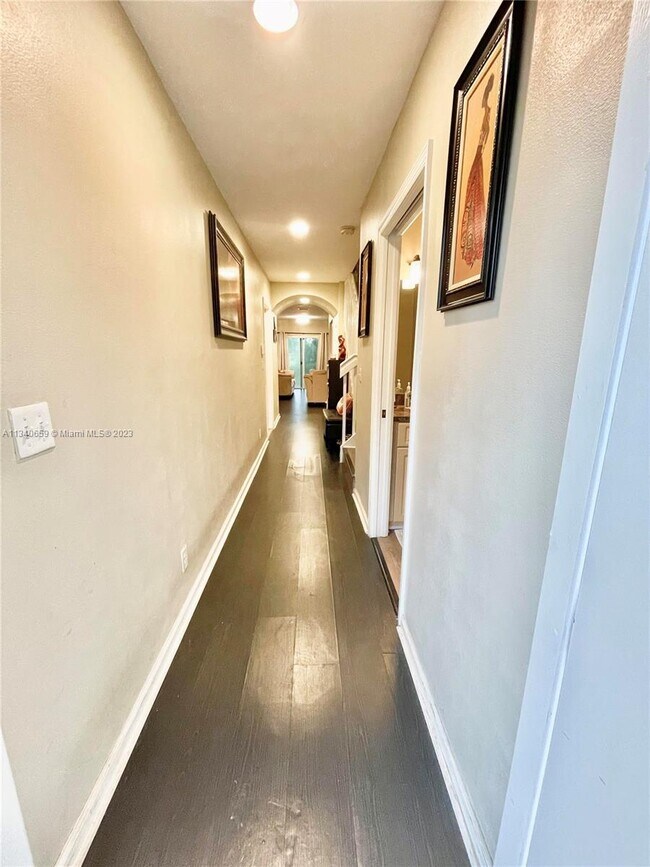 Building Photo - 1359 Avon Ln