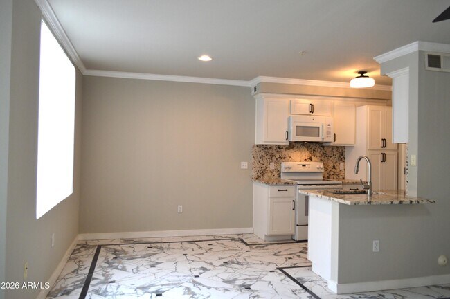 Building Photo - 1701 E Colter St