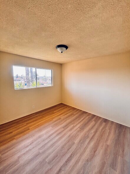 Building Photo - 1001 E Stearns Ave