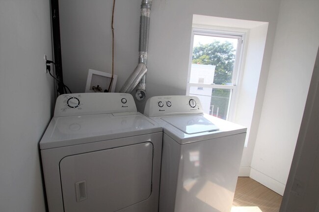 Building Photo - Newly renovated 2 bedroom/1bath in Manayun...