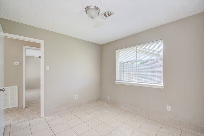 Building Photo - 7215 Caracas Dr
