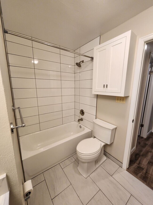 Building Photo - Updated 1BR Condo at the Edge of Boulder –...