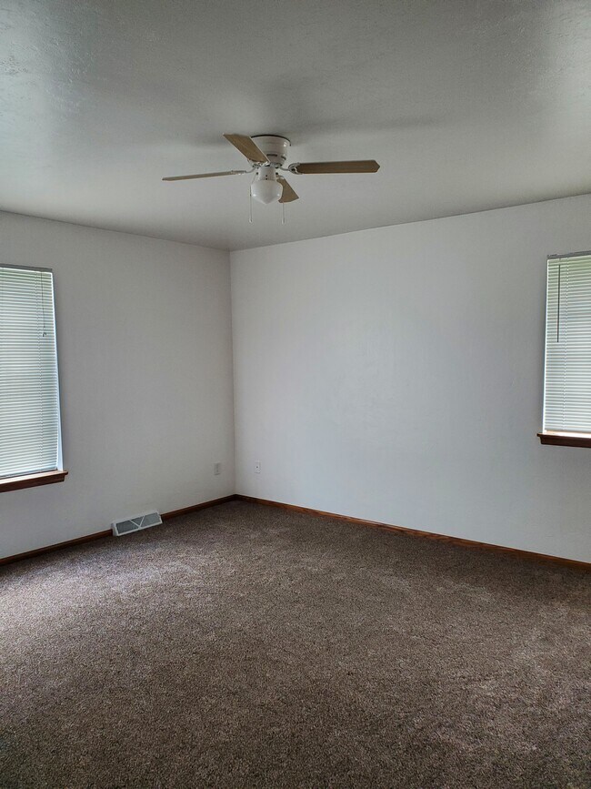 Building Photo - 1505 Charles Dr