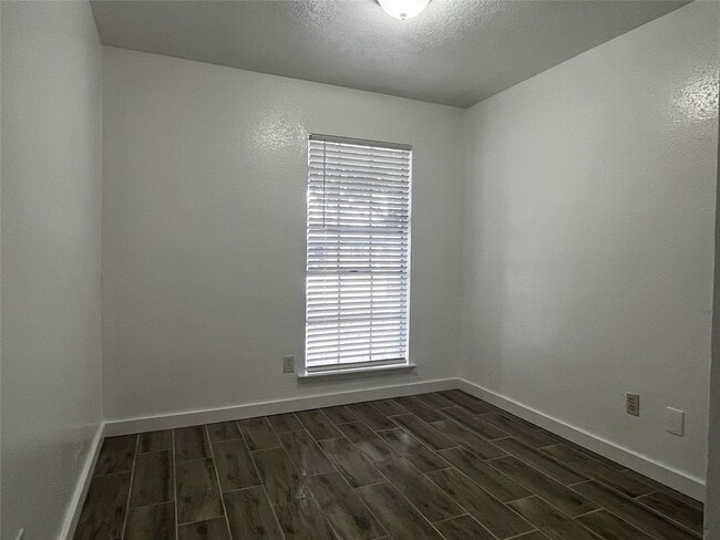 Building Photo - 4434 Donalbain Dr