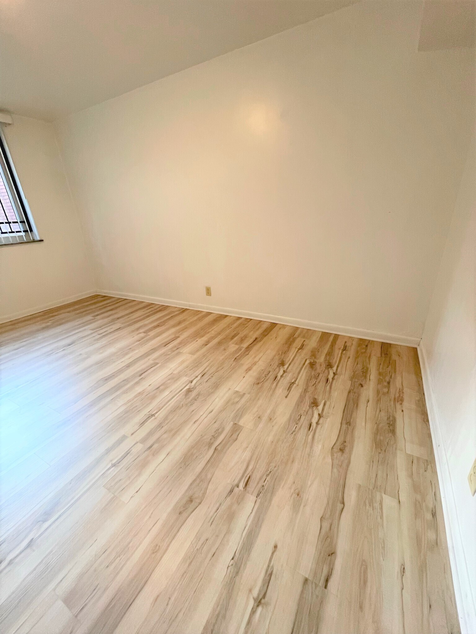 Building Photo - 5712 Phillips Ave