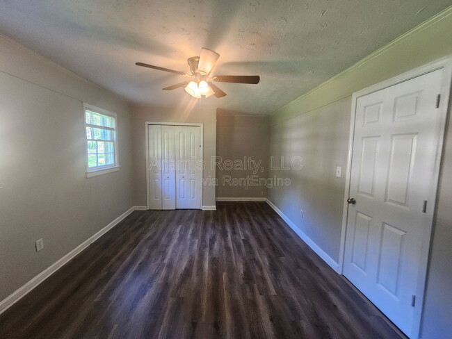 Building Photo - 2506 Windmere Dr NW